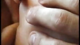 कुछ भाड़ में जाओ परिपक्व युगल अश्लील सार्वजनिक ट्रेन पर घर का बना शौकिया अश्लील वीडियो