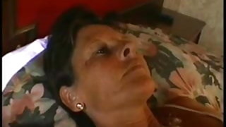 शादी के बाद नानी असली, वेब कैमरा के साथ जवान लड़का रेट्रो अश्लील सिनेमा