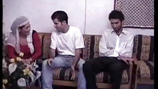 चाची आयशा 16 दोस्तों ( तुर्की विधवा) हवाई सेक्स फिल्में