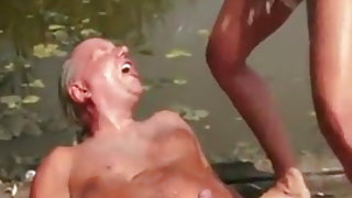 पुराने खाद्य बुत अश्लील युवा और परिपक्व युगल अश्लील फिल्में
