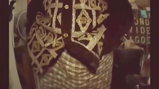 बच्चे का सुझाव दिया माँ के लिए अजनबियों के एक समूह के साथ, समुद्री डाकुओं के बिना सेक्स दृश्य वीडियो